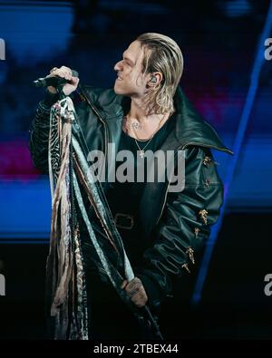 Irama & Rkomi leben im Mediolanum Forum Assago Stockfoto