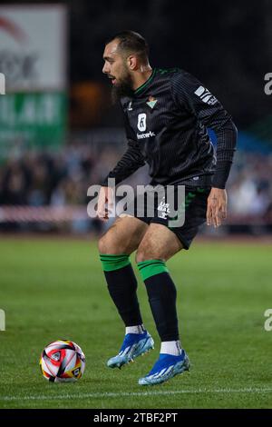 6. Dezember 2023, Villanueva de la Serena, Spanien: SEVILLA, SPANIEN – 06. DEZEMBER: Borja Iglesias von Real Betis kontrolliert den Ball während des Copa del Rey-Spiels zwischen CF Villanovense und Real Betis im Estadio Municipal am 06. Dezember 2023 in Villanueva de la Serena, Spanien. (Kreditbild: © Jose Luis Contreras/DAX via ZUMA Press Wire) NUR REDAKTIONELLE VERWENDUNG! Nicht für kommerzielle ZWECKE! Stockfoto