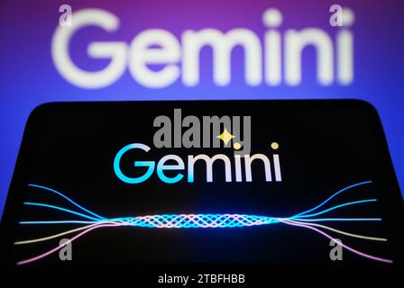Ukraine. Dezember 2023. In dieser Abbildung ist das Google Gemini AI-Logo auf einem Smartphone-Bildschirm zu sehen. Google führt sein Modell der künstlichen Intelligenz (KI) Gemini ein. Quelle: SOPA Images Limited/Alamy Live News Stockfoto