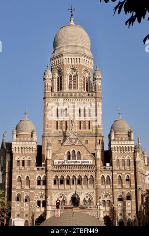 Das BMC-Gebäude (Brihanmumbai Municipal Corporation) in Fort Area, Mumbai, Indien, beherbergt die Stadtverwaltung, ein historisches Gebäude, das 1884-93 erbaut wurde Stockfoto