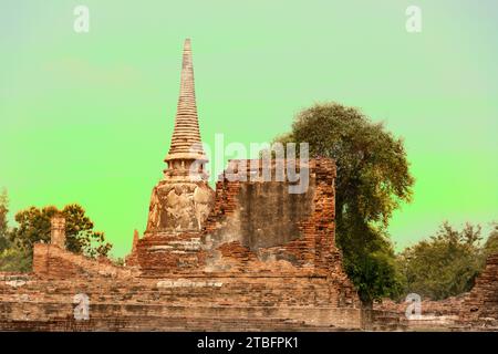 Ruinen von buddhistischen alten Shichara, Dagoba, Stupa in Südthailand, Ayutthaya. Die antike Hauptstadt des Königreichs Ayutthaya, die Sia vorausging Stockfoto