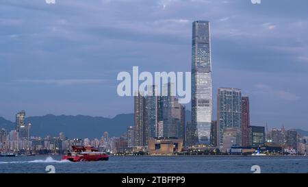 Der berühmte Hong Kong Macau Ferry TURBOJET nimmt die Segeldienste wieder auf, nachdem die Beschränkungen der COVID-Pandemie zwischen Macau und Hongkong, China, gesenkt wurden. Stockfoto