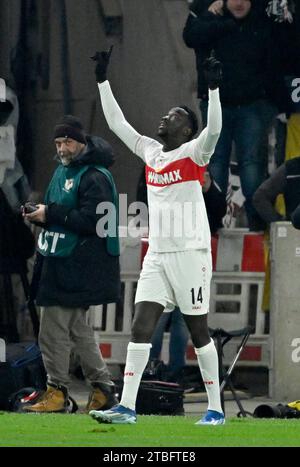 Stuttgart, Deutschland. Dezember 2023. TOR zum 2:0 Silas Katompa Mvumpa VfB Stuttgart (14) Torjubel DFB Pokal VfB Stuttgart vs Borussia Dortmund BVB 06.12.2023 DFL VORSCHRIFTEN VERBIETEN JEDE VERWENDUNG VON FOTOGRAFIEN ALS BILDSEQUENZEN UND/ODER QUASI-VIDEO/dpa/Alamy Live News Stockfoto