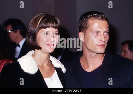 Schauspieler Til Schweiger mit Ehefrau Dana, bei einer Veranstaltung, um 1995. Stockfoto