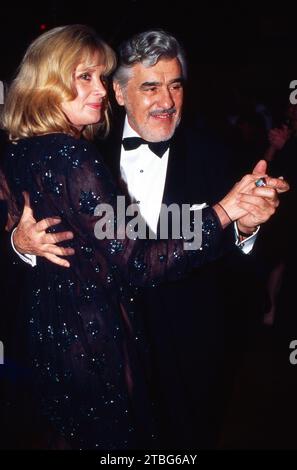 Schauspieler Mario Adorf beim Tanz mit Ehefrau Monique Faye, um 1996. Stockfoto