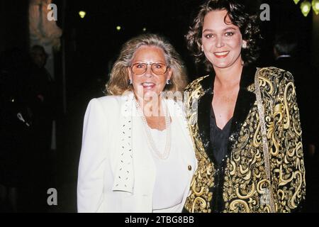 Ramona Leiß, deutsche Fernsehmoderatorin und Schauspielerin, mit Ihrer Mutter Walburga, Deutschland um 1999. Stockfoto
