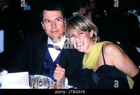 Peter Kloeppel, deutscher Journalist und Fernsehmoderator, mit Ehefrau Carol Sagissor, Deutschland um 1994. Stockfoto