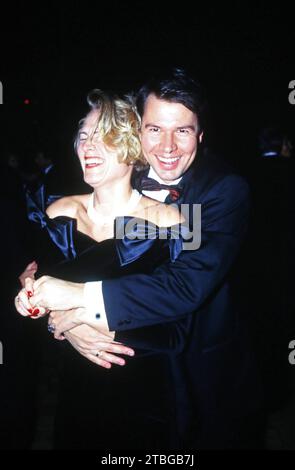 Peter Kloeppel, deutscher Journalist und Fernsehmoderator, mit Ehefrau Carol Sagissor, Deutschland um 1994. Stockfoto