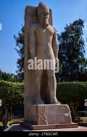 Skulptur aus dem Reich der Mitte, restauriert im Namen von Rameses II., Freilichtmuseum von Memphis, Ägypten Stockfoto