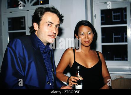 Giovanni di Lorenzo, deutsch-italienischer Journalist und Moderator der TV Talkshow: 3nach9 mit der deutsch-vietnamesischen Fernsehmoderatorin und Schauspielerin Minh-Khai Phan-Thi, um 1995. Stockfoto