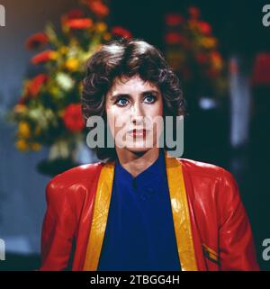 Beatrice Richter, deutsche Schauspielerin, Kabarettistin, Entertainerin, Porträt, Deutschland, 1985. Beatrice Richter, deutsche Schauspielerin, Kabarettistin und Entertainerin, Porträt, Deutschland, 1985. Stockfoto