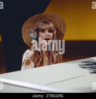 Lynsey de Paul, britische Sängerin und Liedermacherin, Portrait, um 1977. Lynsey de Paul, britische Singer-Songwriterin, Porträt, um 1977. Stockfoto