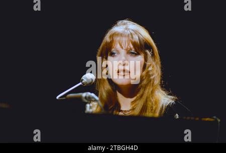 Lynsey de Paul, britische Sängerin und Liedermacherin, Portrait, um 1977. Lynsey de Paul, britische Singer-Songwriterin, Porträt, um 1977. Stockfoto