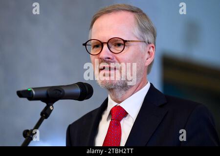 Prag, Tschechische Republik. Dezember 2023. Der tschechische Premierminister Petr Fiala während des Treffens mit dem tschechischen Präsidenten Petr Pavel in der Prager Burg, Prag, Tschechische Republik, 7. Dezember 2023. Quelle: Ondrej Deml/CTK Photo/Alamy Live News Stockfoto