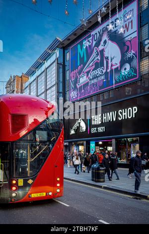 London HMV Store. Der HMV Store in der Oxford Street London wurde im November 2023 nach vierjähriger Abwesenheit wieder eröffnet. HMV Shop London. Stockfoto