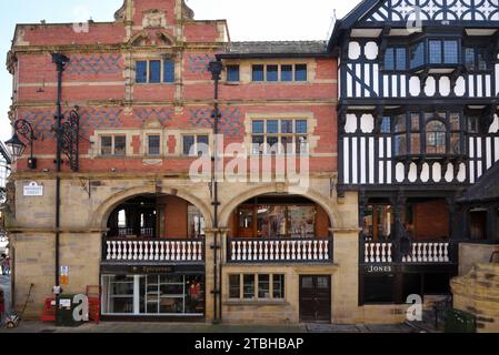 Historische Gebäude an der Rows Watergate Street Chester England Großbritannien Stockfoto