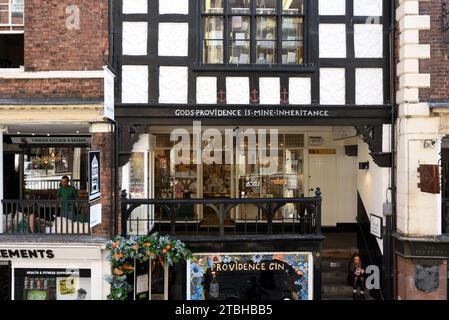 God's Providence House (1652) & Boutique Shops on the Rows Watergate Street Old Town oder Historic District Chester England UK Stockfoto