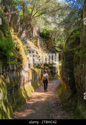 Cerveteri (Italien) - Cerveteri ist neben Rom eine der wichtigsten etruskischen Städte mit archäologischer Nekropole namens Banditaccia, Via degli Inferi Stockfoto