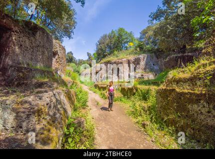 Cerveteri (Italien) - Cerveteri ist neben Rom eine der wichtigsten etruskischen Städte mit archäologischer Nekropole namens Banditaccia, Via degli Inferi Stockfoto