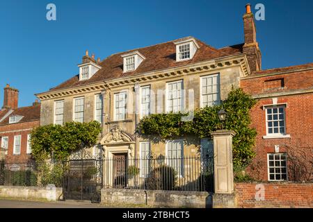 Mompesson House in Cathedral Close, Salisbury, Wiltshire, England. Winter (Februar) 2023. Stockfoto