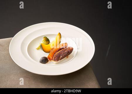 Geschmortes Lamm (Hammelfleisch) in brauner Sauce Stockfoto