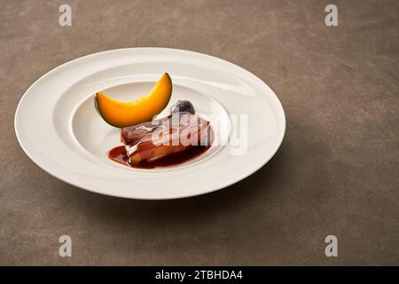 Geschmortes Lamm (Hammelfleisch) in brauner Sauce Stockfoto