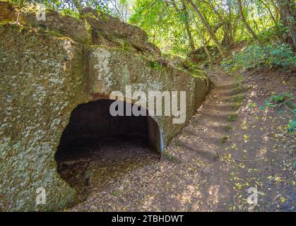 Cerveteri (Italien) - Cerveteri ist neben Rom eine der wichtigsten etruskischen Städte mit archäologischer Nekropole namens Banditaccia, Via degli Inferi Stockfoto