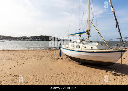 Instow, Devon, Großbritannien, England, Instow Devon, Instow UK, Instow England, Yacht, Boot, am Strand, Instow, Instow Beach, Instow Village, Village, Strände, Stockfoto