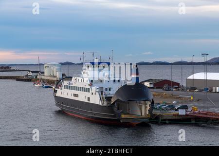 Norled MF Vikingen Autofähre in Sandnessjoen, Norwegen, Skandinavien, Europa im Oktober Stockfoto