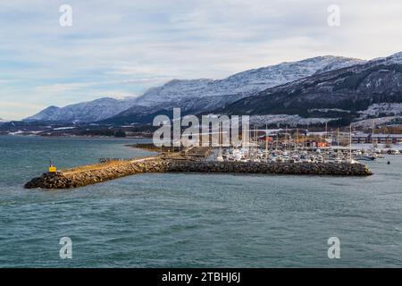 Yachten Boote im Yachthafen in Nesna, Nordland Norwegen, Skandinavien, Europa im Oktober Stockfoto