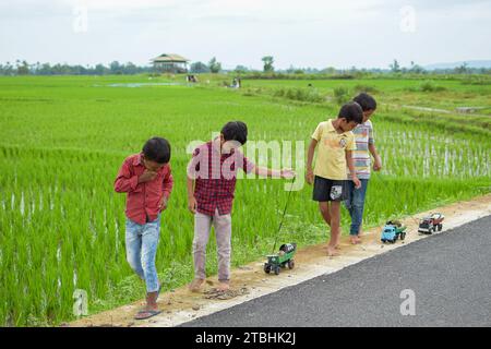 Aceh, Indonesien - Dezember 2023: Aktivitäten am Vormittag im Dorf Montasik Stockfoto