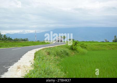 Aceh, Indonesien - Dezember 2023: Aktivitäten am Vormittag im Dorf Montasik Stockfoto