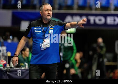 Frederikshavn, Dänemark. Dezember 2023. Trainer per Johansson aus den Niederlanden beim Spiel der IHF Handball-Weltmeisterschaft 2023 zwischen den Niederlanden und Brasilien in der Arena Nord in Frederikshavn. (Foto: Gonzales Photo - Balazs Popal). Stockfoto