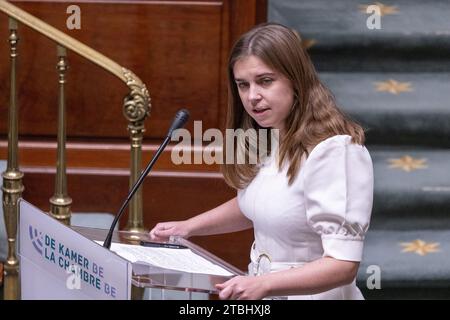 Brüssel, Belgien Dezember 2023. Vooruit's Vicky Reynaert, dargestellt während einer Plenarsitzung der Kammer im Bundesparlament in Brüssel am Donnerstag, den 07. Dezember 2023. BELGA FOTO NICOLAS MAETERLINCK Credit: Belga News Agency/Alamy Live News Stockfoto