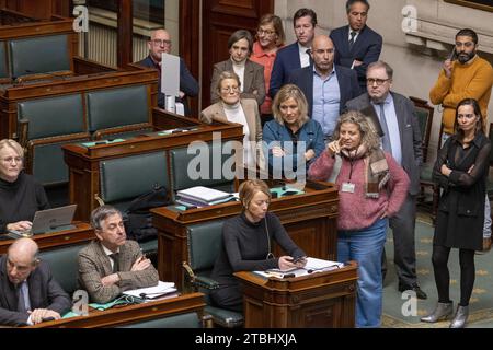 Brüssel, Belgien Dezember 2023. Die Abbildung zeigt eine Plenarsitzung der Kammer im Bundesparlament in Brüssel am Donnerstag, den 07. Dezember 2023. BELGA FOTO NICOLAS MAETERLINCK Credit: Belga News Agency/Alamy Live News Stockfoto