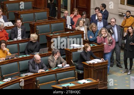 Brüssel, Belgien Dezember 2023. Die Abbildung zeigt eine Plenarsitzung der Kammer im Bundesparlament in Brüssel am Donnerstag, den 07. Dezember 2023. BELGA FOTO NICOLAS MAETERLINCK Credit: Belga News Agency/Alamy Live News Stockfoto