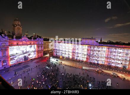 Lyon, Frankreich. Dezember 2023. © PHOTOPQR/LE PROGRES/Richard MOUILLAUD - Lyon 06/12/2023 Fête des Lumières -Fête des Lumières Place des Terreaux 2022 FESTIVAL OF LIGHTS LYON, FRANKREICH 06 DEC 2023 Credit: MAXPPP/Alamy Live News Stockfoto