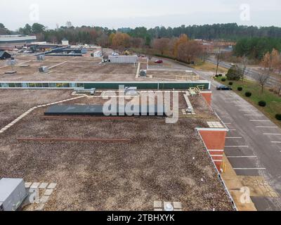 Drohnenfotos von gewerblichen Dächern mit EPDM, TPO und Solar. Stockfoto