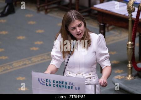 Brüssel, Belgien Dezember 2023. Vooruit's Vicky Reynaert, dargestellt während einer Plenarsitzung der Kammer im Bundesparlament in Brüssel am Donnerstag, den 07. Dezember 2023. BELGA FOTO NICOLAS MAETERLINCK Credit: Belga News Agency/Alamy Live News Stockfoto