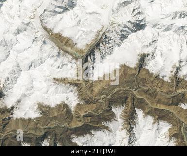 Satellitenbild eines schwankenden Gletschers im Norden Pakistans. Stockfoto