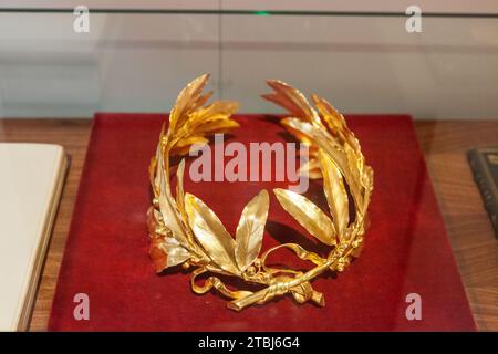 Goldener Lorbeerkranz im Musée National de La Maison Bonaparte. Museum und Interpretationszentrum. Rue Saint-Charles 20000 Ajaccio, Korsika, Frankreich. Stockfoto