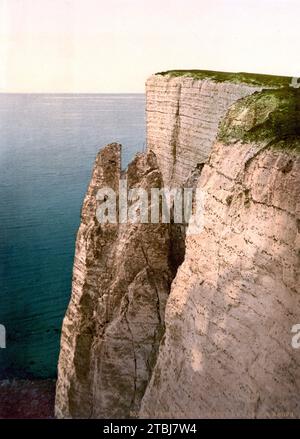 Beachy Head mit Kreidefelsen, Eastbourne, Seebad am Ärmelkanal in der Grafschaft East Sussex in England, CA 1895, England, Historisch, digital restaurierte Reproduktion von einer Vorlage aus dem 19. Jahrhundert / Beachy Head mit Kreidefelsen, Eastbourne, Seebad am Ärmelkanal in der Grafschaft East Sussex in England, ca. 1895, England, historische, digital restaurierte Reproduktion eines Originals aus dem 19. Jahrhundert Stockfoto