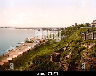 East Cliff, Felixstowe, eine an der Mündung der Flüsse Stour, Orwell und Deben in die Nordsee gelegene britische Hafenstadt in der Region Suffolk, England, CA 1895, England, Historisch, digitale restaurierte Reproduktion von einer Vorlage aus dem 19. Jahrhundert / East Cliff, Felixstowe, eine britische Hafenstadt an der Mündung der Flüsse Stour, Orwell und Deben in die Nordsee in der Region Suffolk, England, CA 1895, England digital restaurierte Reproduktion eines Originals aus dem 19. Jahrhundert Stockfoto