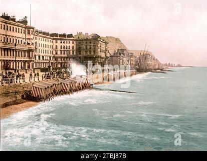 The Parade, Hastings, in der Grafschaft East Sussex an der Straße von Dover im Südosten England, CA 1895, England, Historisch, digital restaurierte Reproduktion von einer Vorlage aus dem 19. Jahrhundert / The Parade, Hastings, in der Grafschaft East Sussex an der Straße von Dover im Südosten Englands, um 1895, England, historische, digital restaurierte Reproduktion eines Originals aus dem 19. Jahrhundert Stockfoto