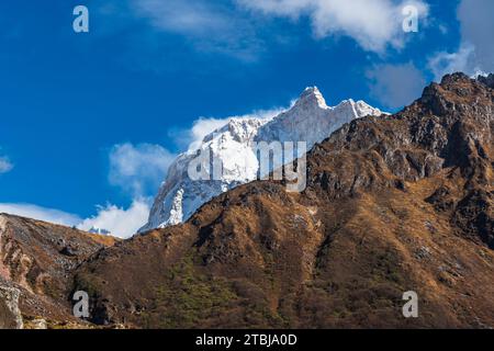 Mount kumbhakarna ( Jannu Base Camp ) im himalaya von Nepal aus gesehen von Khambachen, Taplejung Stockfoto