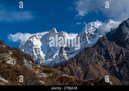 Mount kumbhakarna ( Jannu Base Camp ) im himalaya von Nepal aus gesehen von Khambachen, Taplejung Stockfoto