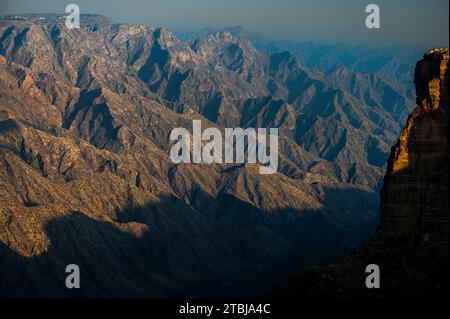 Die Asir Mountains vom Aussichtspunkt Habala (Al-Habalah), eines der beliebtesten Reiseziele in Saudi-Arabien. Stockfoto