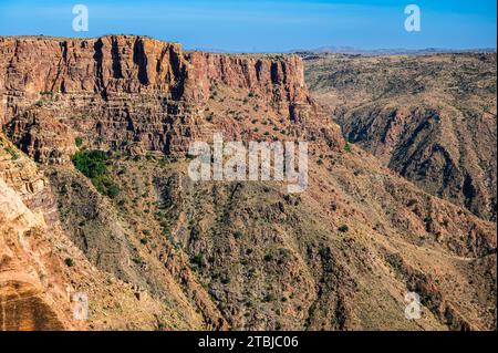 Die Asir Mountains vom Aussichtspunkt Habala (Al-Habalah), eines der beliebtesten Reiseziele in Saudi-Arabien. Stockfoto