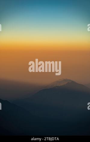 Entdecken Sie die Schönheit Saudi-Arabiens. Außergewöhnliche Landschaft der Asir Berge, Sarawat Gebirge in Billasmar Gebiet. Stockfoto