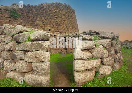 4. Dezember 2023 Italien, Sardinien, Oristano, Abbasanta, prähistorisches Dorf Nuraghe Losa Stockfoto